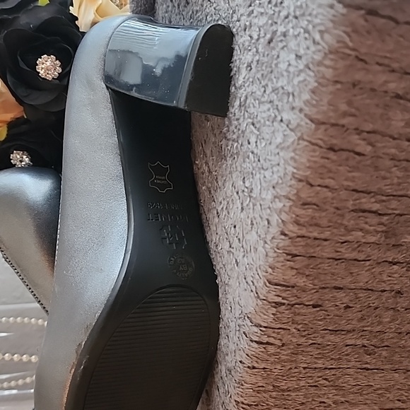 Womens size 10 black pump - Picture 3 of 5